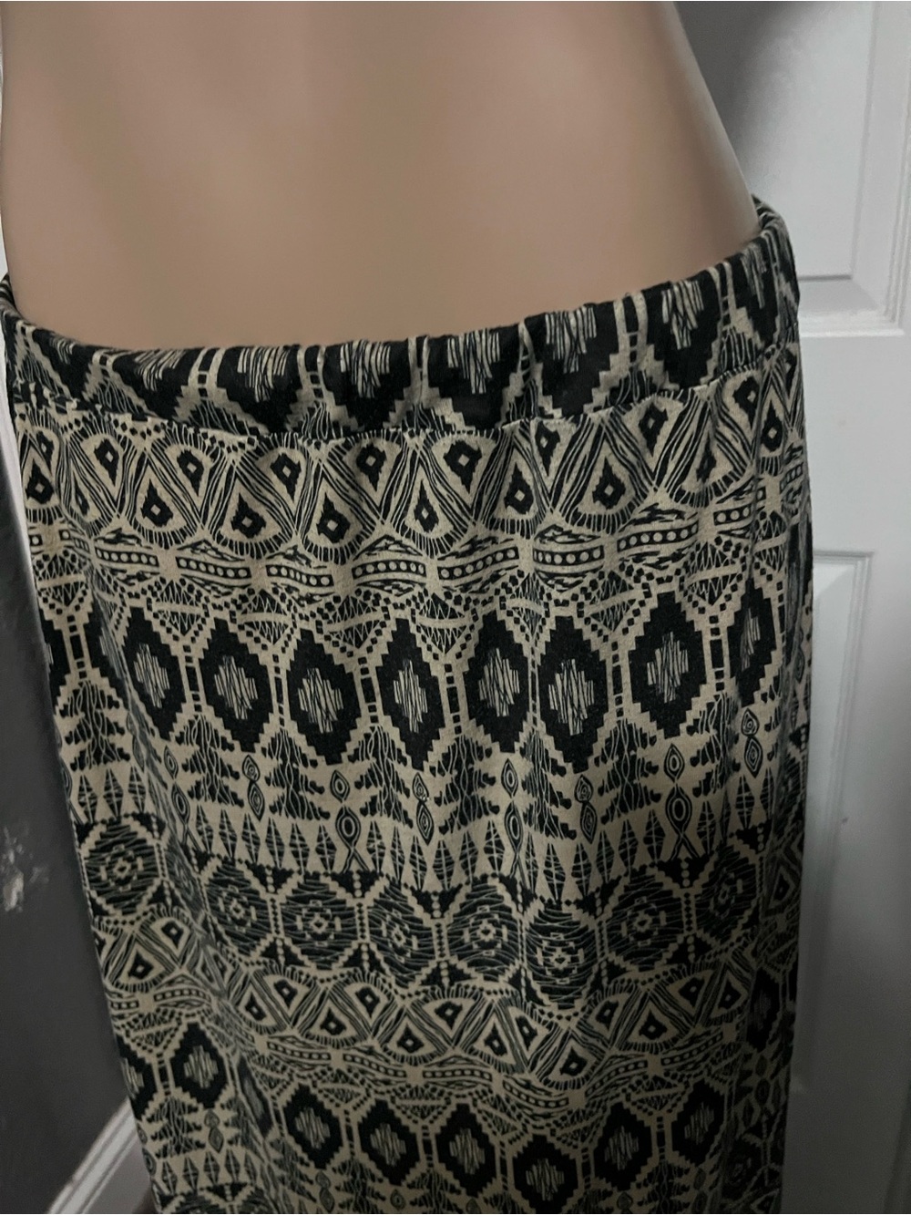 Tribal Patterned Black and Cream Maxi Skirt 2x - Picture 4 of 6